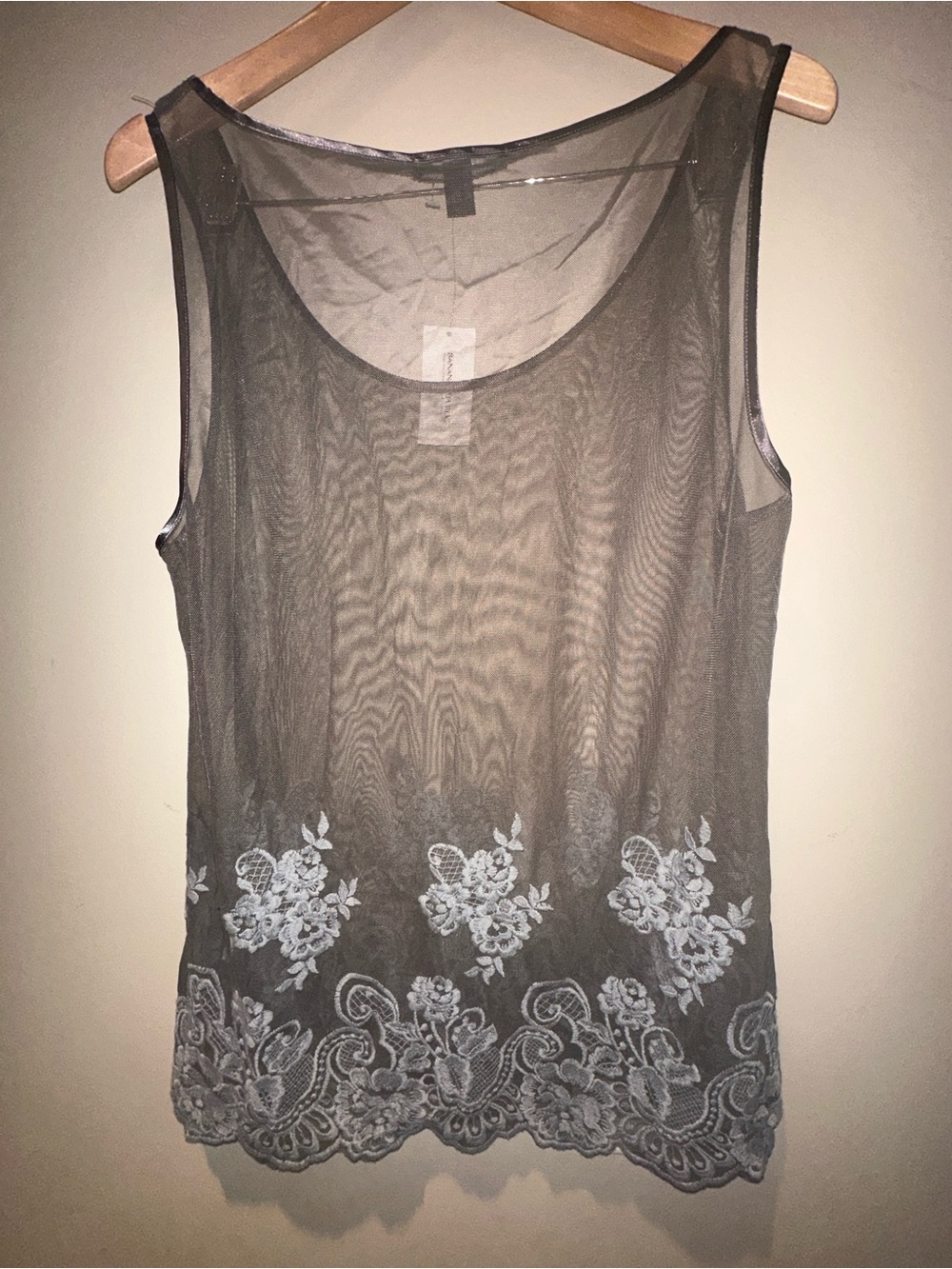 Banana Republic Sheer Embroidered Tank Top Gray XL NWT - Picture 4 of 4